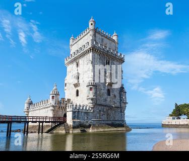 Der Belém-Turm (oder der Turm von St. Vincent) am Ufer des Flusses Tejo in Lissabon, Portugal. Erbaut zwischen 1515-1521 von Francisco de Arruda. Stockfoto
