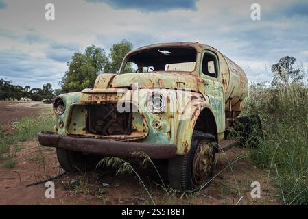 Dodge Desoto 108 CS, Baujahr 1957, alter Tankwagen, Oldtimer-Wrack, Mullewa, Western Australia, Australien, Ozeanien Stockfoto