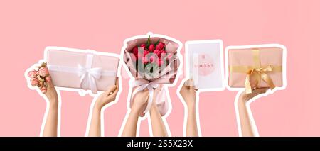 Weibliche Hände mit Blumen, Geschenkboxen und Karte auf rosa Hintergrund. Internationaler Frauentag Stockfoto