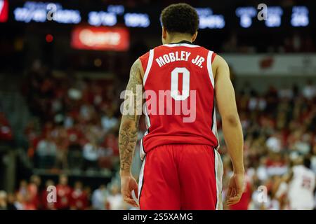14. Januar 2025: John Mobley Jr. (0) wurde von Ohio State Buckeyes während des NCAA-Basketballspiels zwischen den Ohio State Buckeyes und den Wisconsin Badgers im Kohl Center in Madison, WI, beobachtet. Darren Lee/CSM Stockfoto