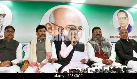 Indien. Januar 2025. PATNA, INDIEN - 14. JANUAR: Bihar BJP-Präsident Dilip Jaiswal mit dem Präsidenten der JDU, Umesh Kushwaha, und den Führern der NDA, sprachen am 14. Januar 2025 in Patna, Indien. (Foto: Santosh Kumar/Hindustan Times/SIPA USA) Credit: SIPA USA/Alamy Live News Stockfoto