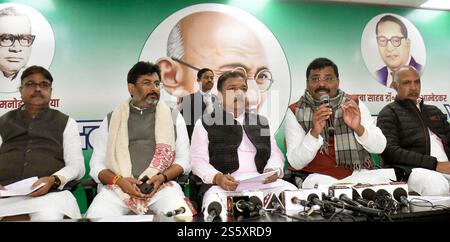 Indien. Januar 2025. PATNA, INDIEN - 14. JANUAR: Bihar BJP-Präsident Dilip Jaiswal mit dem Präsidenten der JDU, Umesh Kushwaha, und den Führern der NDA, sprachen am 14. Januar 2025 in Patna, Indien. (Foto: Santosh Kumar/Hindustan Times/SIPA USA) Credit: SIPA USA/Alamy Live News Stockfoto