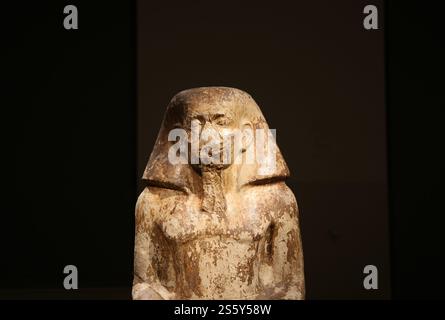 Statue des Gouverneurs Wahka, Sohn von Neferhotep. Kalkstein. Reich der Mitte, frühe 13. Dynastie. CA 1760 v. Chr. Qaw el-Kebir, Grab 7 (Kapelle von Wahka II). Stockfoto