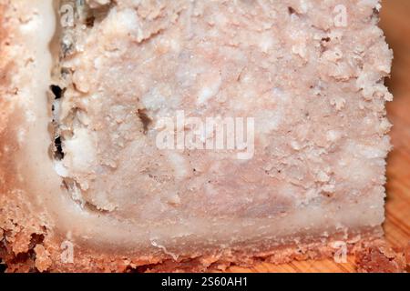 Nahaufnahme eines Pork Pie Slice für ein Picknick Stockfoto