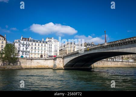 Ile Saint-Louis - Insel Saint Louis - und Pont de la Tournelle in Paris, Frankreich. Ile Saint-Louis - Insel Saint Louis - und Pont de la Tournelle, Stockfoto