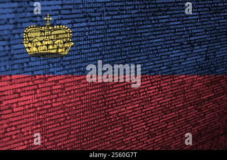 Liechtenstein-Flagge wird auf dem Bildschirm mit dem Programmcode dargestellt. Das Konzept der modernen Technik und der Standortentwicklung. Liechtenstein Flagge ist Stockfoto