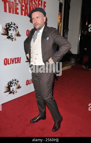 Tom Allen im „Oliver!“ Musical Press Night, Gielgud Theatre, Shaftesbury Avenue, am Dienstag, den 14. Januar 2025 in London, England, Großbritannien. KAPPE/CAN ©CAN/ Stockfoto
