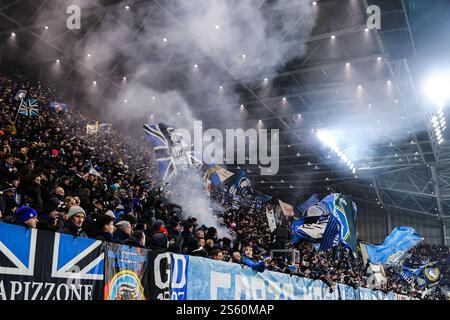 Bergamo, Italien. Januar 2025. Fans von Atalanta BC, die während des Fußballspiels der Serie A 2024/25 zwischen Atalanta BC und Juventus FC im Gewiss Stadion zu sehen waren Credit: Independent Photo Agency/Alamy Live News Stockfoto