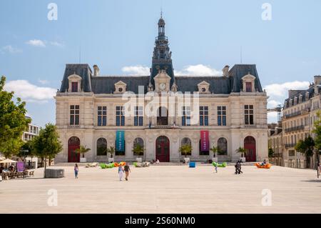 Rathaus und Platz Marechal Leclerc, Poitiers, Vienne (86), Region Nouvelle-Aquitaine, Frankreich Stockfoto