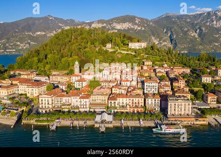Luftaufnahme der Stadt Bellagio, am Comer See, im Sommer. Provinz Como, Lombardei, Italien, Europa. Stockfoto