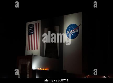 Cape Canaveral, Florida, USA. Januar 2025. Das Vehicle Assembly Building im Kennedy Space Center der NASA in Cape Canaveral, Florida, wurde am 14. Januar 2025 gesehen. (Kreditbild: © Scott Coleman/ZUMA Press Wire) NUR REDAKTIONELLE VERWENDUNG! Nicht für kommerzielle ZWECKE! Stockfoto