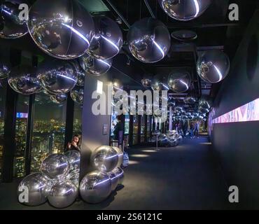 Nachtansicht auf Tokio City von der Aussichtsplattform des Sky Tower, Scramble Square, Tokio, Japan Stockfoto