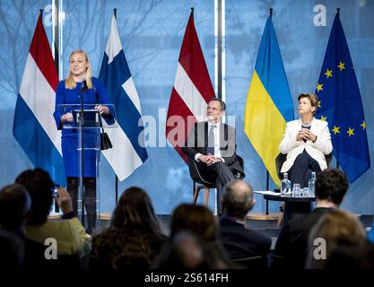 DEN HAAG - die finnische Außenministerin Eline Valtonen spricht auf einer internationalen Außenministerkonferenz über die Einhaltung von Sanktionen. Die Teilnehmer sprechen über die effektive Einhaltung von Sanktionen, wie die Sanktionen gegen Russland wegen des Krieges in der Ukraine. ANP REMKO DE WAAL niederlande raus - belgien raus Stockfoto