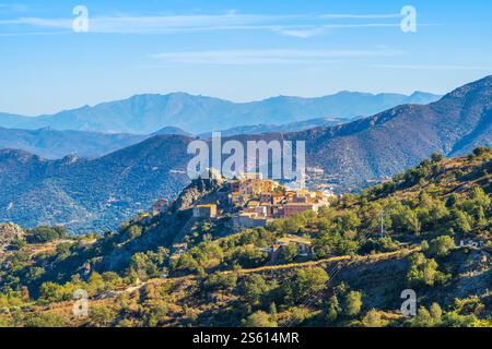 Landschaft mit Speloncato Dorf auf Korsika, Französisch Stockfoto