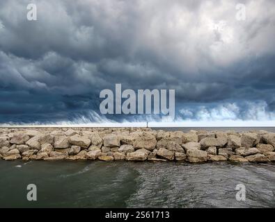 Gewitter über Lake Michigan, Lakeshore State Park, Milwaukee, Wisconsin Stockfoto