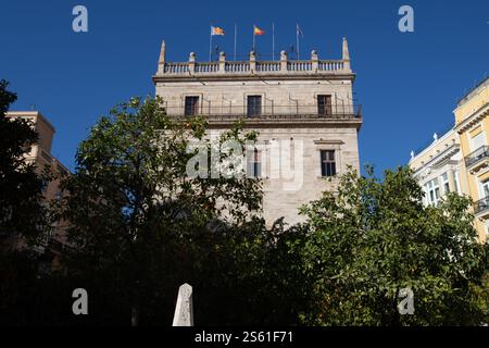 Valencia, Spanien, 15. Januar 2025. Palau de la Generalitat, Gastgeber der Regierung der Comunidad Valenciana. Dieses Jahr hat das Magazin Forbes Valencia zur besten Stadt der Welt für den Ruhestand erklärt. Quelle: Eduard Ripoll. Stockfoto