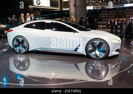 BMW iVision Dynamics Elektro-Konzeptfahrzeug auf der IAA in Frankfurt. Deutschland - 12. September 2017. Stockfoto