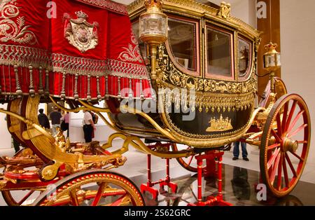 1829-1823 Kutsche der Königlichen Krone von dem Kutscher Julian Gonzalez mit vergoldeten Bronzematerialien zeigt das Königliche Palastmuseum Madrid Spanien Europa Stockfoto