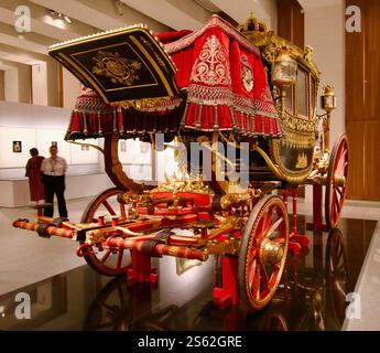1829-1823 Kutsche der Königlichen Krone von dem Kutscher Julian Gonzalez mit vergoldeten Bronzematerialien zeigt das Königliche Palastmuseum Madrid Spanien Europa Stockfoto