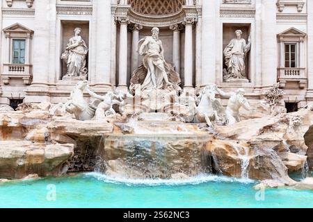 Fantastischer Blick auf den Trevi-Brunnen in Rom. Trevibrunnen oder Fontana di Trevi. Stockfoto