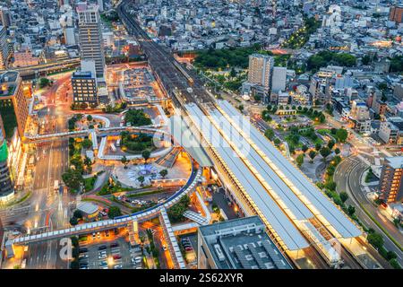 Gifu City, Japan am Bahnhof Gifu von oben in der Dämmerung. Stockfoto