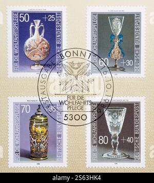 Gestempelte Briefmarke, gedruckt von Deutschland, die Wohlfahrt : Glaswaren zeigt, um 1986. Stockfoto