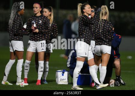 Fersini Stadium, Rom, Italien. Januar 2025. Italienische Coppa Italia Femminile Quarter Final, First Leg Football; Lazio gegen Juventus; Juventus Fußballspieler während des Aufwärmens im Mirko Fersini Stadion Credit: Action Plus Sports/Alamy Live News Stockfoto