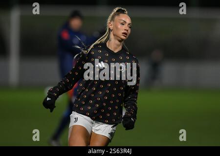 Fersini Stadium, Rom, Italien. Januar 2025. Italienische Coppa Italia Femminile Quarter Final, First Leg Football; Lazio gegen Juventus; Juventus Fußballspieler während des Aufwärmens im Mirko Fersini Stadion Credit: Action Plus Sports/Alamy Live News Stockfoto