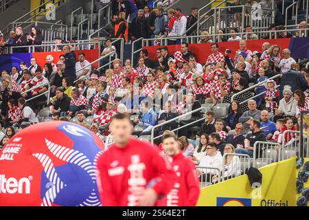 Zagreb, Kroatien. Januar 2025. ZAGREB, KROATIEN - 15. JANUAR: Die kroatischen Fans bejubeln die Tribüne vor dem 2025 Spiel der IHF Handball-Weltmeisterschaft der Männer der Gruppe H Runde 1 zwischen Kroatien und Bahrain am 15. Januar 2025 in Zagreb, Kroatien. Foto: Luka Stanzl/PIXSELL Credit: Pixsell/Alamy Live News Stockfoto