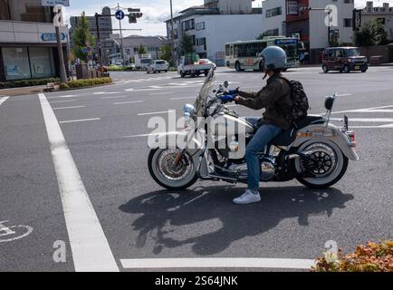 Mann auf Harley Davidson Motorrad in Zentral-Kyoto Japan Stockfoto