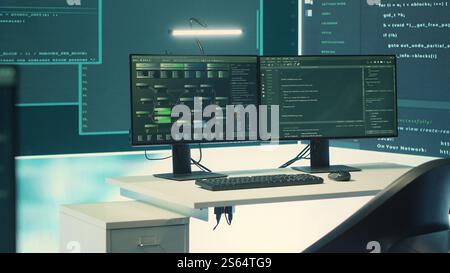 Sicherer Überwachungsraum mit fortschrittlicher Computertechnologie zur Erkennung von Cyberbedrohungen. Staatliche Cybersicherheitsmaßnahmen zum Schutz von Informationen und zur Verhinderung von Datenschutzverletzungen. Kamera A.. Stockfoto