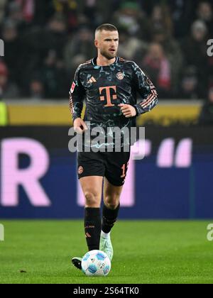 MONCHENGLADBACH - Eric Dier vom FC Bayern München beim Bundesliga-Spiel zwischen Borussia Monchengladbach und FC Bayern München im Borussia Park am 11. Januar in Monchengladbach. ANP | Hollandse Hoogte | GERRIT VAN KEULEN Stockfoto