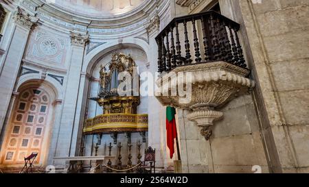 National Pantheon ist eine barocke Kirche aus dem 17. Jahrhundert, die in ein modernes Mausoleum für Gräber nationaler Prominenter umgewandelt wurde Stockfoto