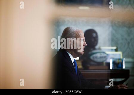 Washington, Usa. Januar 2025. Präsident Joe Biden hält am Mittwoch, den 15. Januar 2025, eine Abschiedsrede vor der Nation vom Oval Office des Weißen Hauses in Washington DC. (Foto: Aaron Schwartz/SIPA USA) Credit: SIPA USA/Alamy Live News Stockfoto