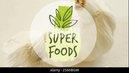 Bild des Super Food-Textes über Knoblauch auf weißem Hintergrund Stockfoto