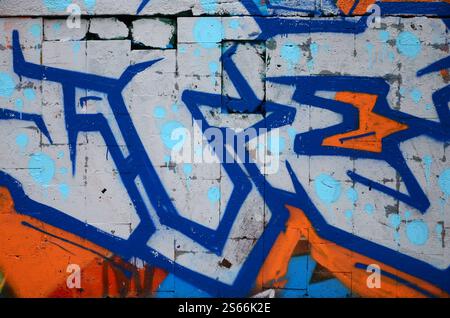 Ein Fragment von Graffiti Zeichnung mit Konturen, angewandt auf die Wand mit Hilfe von Dosen mit Aerosol Farben über den farbigen Füllen von Bereichen. Backgroun Stockfoto