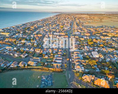 Aus der Vogelperspektive von Brackelsham an der Küste von West sussex mit Blick nach Osten Stockfoto