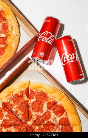 Coca Cola und Pizza Stockfoto