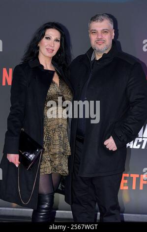 Imad Mardnli mit Ehefrau Samia Mardnli beim Screening des Netflix Films Back in Action im Zoo Palast. Berlin, 15.01.2025 *** Imad Mardnli mit Frau Samia Mardnli bei der Filmvorführung des Netflix-Films Back in Action im Zoo Palast Berlin, 15 01 2025 Foto:XM.xBehrensx/xFuturexImagex Back 5266 Stockfoto