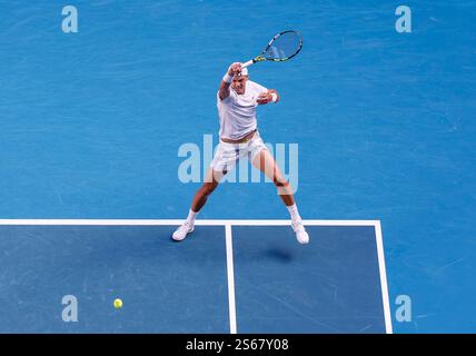 Melbourne, Australien. Januar 2025. Holger Rune aus Dänemark trifft im 2. Runde-Spiel der Männer beim Australian Open Tennis-Turnier in Melbourne, Australien, am 16. Januar 2025 auf Matteo Berrettini aus Italien zurück. Quelle: Ma Ping/Xinhua/Alamy Live News Stockfoto
