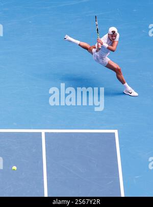 Melbourne, Australien. Januar 2025. Holger Rune aus Dänemark trifft im 2. Runde-Spiel der Männer beim Australian Open Tennis-Turnier in Melbourne, Australien, am 16. Januar 2025 auf Matteo Berrettini aus Italien zurück. Quelle: Ma Ping/Xinhua/Alamy Live News Stockfoto