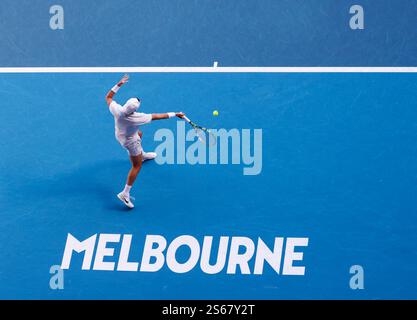 Melbourne, Australien. Januar 2025. Holger Rune aus Dänemark trifft im 2. Runde-Spiel der Männer beim Australian Open Tennis-Turnier in Melbourne, Australien, am 16. Januar 2025 auf Matteo Berrettini aus Italien zurück. Quelle: Ma Ping/Xinhua/Alamy Live News Stockfoto