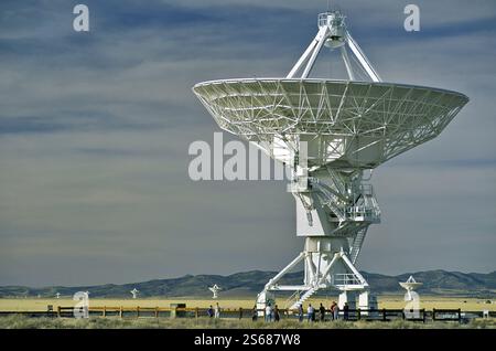 Karl G. Jansky Very Large Array Radio Astronomy Telescope Antennen, im Winter, Prärie in den Plains of San Agustin, New Mexico, USA Stockfoto