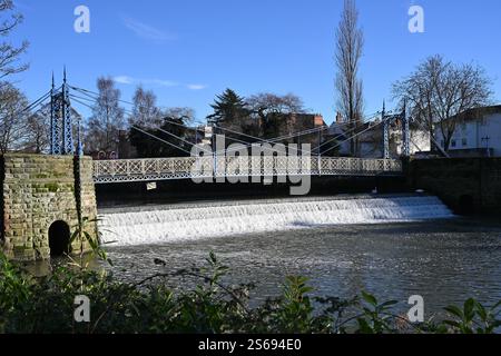 Mill Passage Fußgängerbrücke über den Fluss Leam in die Jephson Gardens - Royal Lemington Spa Stockfoto