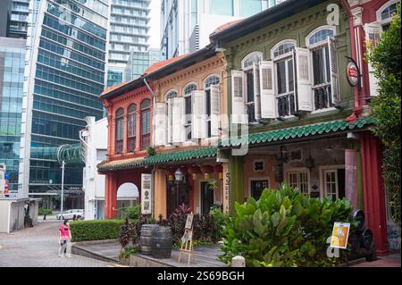 14.06.2021, Singapur, Republik Singapur, Asien - Eine Reihe farbenfroher traditioneller Shophouses an der Emerald Hill Road im Stadtzentrum in der Nähe von Orchard Ro Stockfoto