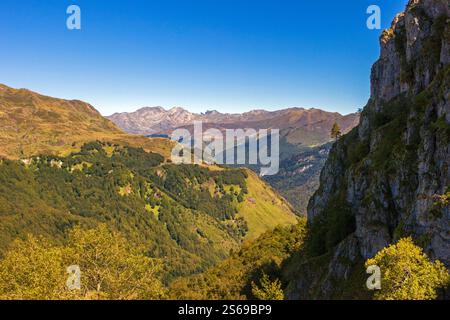 Rund um den Estaens-See im Aspe-Tal, Pyrenäen Atlantiques, Frankreich Stockfoto