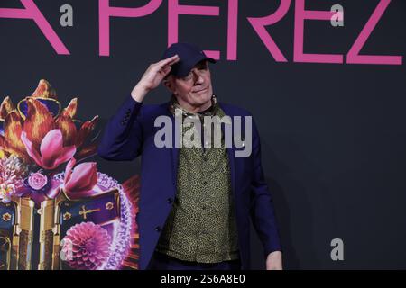 Mexiko-Stadt, Mexiko. Januar 2025. Regisseur Jacques Audiard besucht den roten Teppich für die Filmpremiere von Emilia Perez am 15. Januar 2025 im Cinepolis Plaza Carso in Mexiko-Stadt. (Foto: Ismael Rosas/Eyepix Group/NurPhoto) Credit: NurPhoto SRL/Alamy Live News Stockfoto