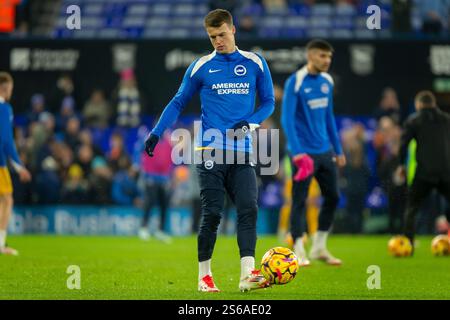 Solly March von Brighton & Hove Albion wärmt sich auf, bevor am Donnerstag, den 16. Januar 2025, das Spiel der Premier League zwischen Ipswich Town und Brighton und Hove Albion in der Portman Road in Ipswich stattfindet. (Foto: David Watts | MI News) Credit: MI News & Sport /Alamy Live News Stockfoto