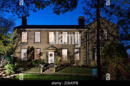 Das Bronte Parsonage Museum, Haworth, West Yorkshire. Hier lebten die Bronte-Schwestern. Hier im Januar 2025. Stockfoto