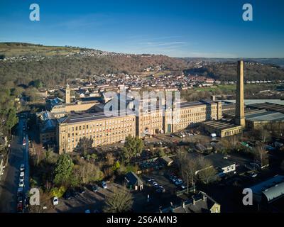 Salts Mill, Saltaire, Shipley, West Yorkshire mit einer Dauerausstellung Stockfoto